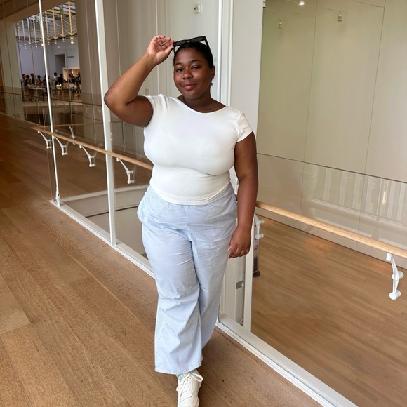 Meet your Posher, Taylor - Picture 1 of 4